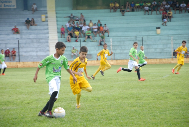 Lance do jogo entre Lençóis e Macatuba pelo sub 12