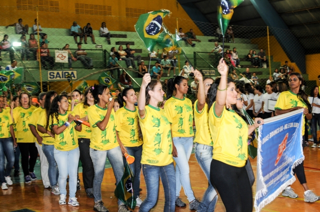 Desfile das delegações durante a abertura dos Jogos em 2014 no Ginásio do Tonicao