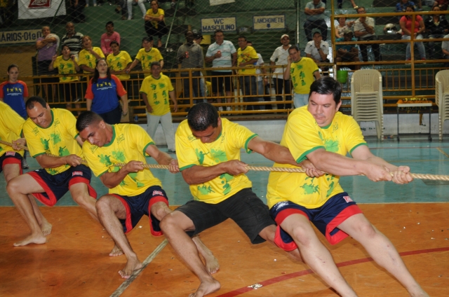 Competições do cabo de guerra tem início após a cerimônia de abertura dos jogos no dia 17