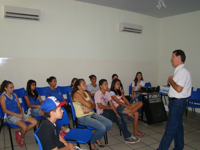 Diretor deu conselhos para os adolescentes que já sonham ingressar no mercado de trabalho