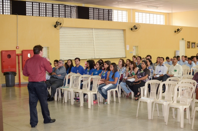 O advogado Valdenor Roberto Cordeiro durante apresentação de palestra na conferência
