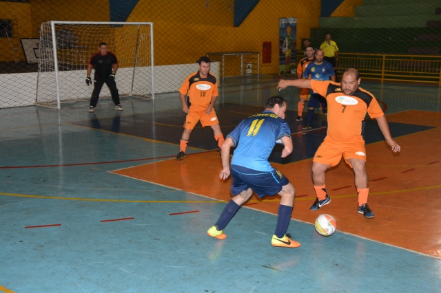 Lance do jogo entre Zilor e Prefeitura de Borebi (azul)