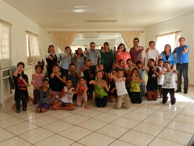 Pausa para registro durante aula de dança dos alunos