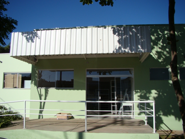 Fachada da unidade após reforma e ampliação