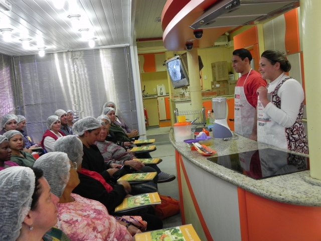 Aulas buscam o reaproveitamento integral dos alimentos por meio de receitas práticas