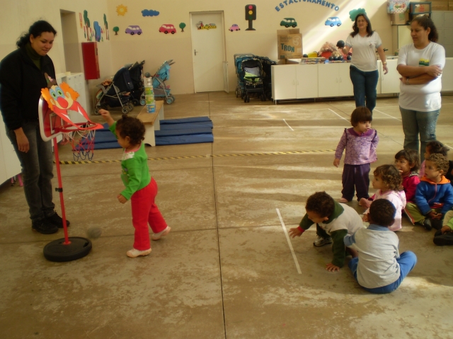 Esse investimento da Diretoria Municipal de Educação possibilita que os profissionais saiam da capacitação com novas ideias