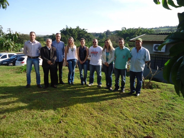 O prefeito em exercício José Antônio Marise e o diretor de Meio Ambiente, Benedito Martins, participaram do encontro