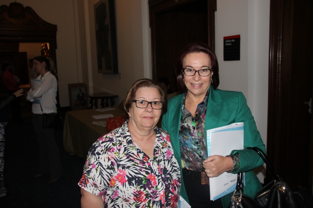 Bel Lorenzetti com a prefeita do município de Piquete, Ana Maria de Gouvêa (foto CRH)
