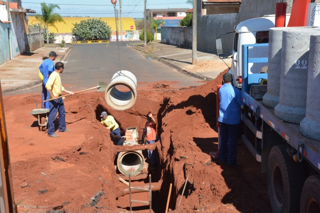 Tubos de concreto são produzidos pela própria Prefeitura