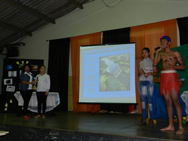 Um dos trabalhos contemplados tem como tema a Construção da Usina Hidrelétrica de Belo Monte e foi desenvolvido pelos alunos do 9º ano A e a professora Gabriela  Belasco