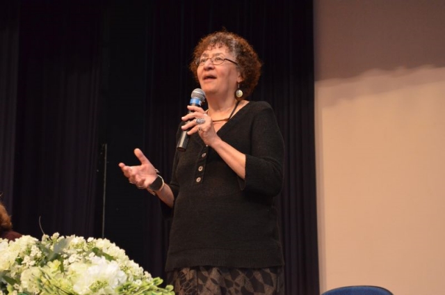 A renomada educadora Terezinha Azeredo Rios ministrará a primeira palestra do dia