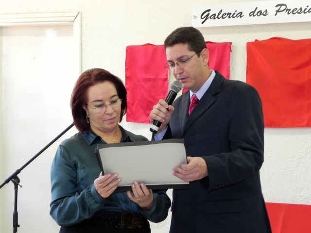 Bel Lorenzetti recebe homenagem do presidente da OAB Lexandro Paulo Godinho Brígido
