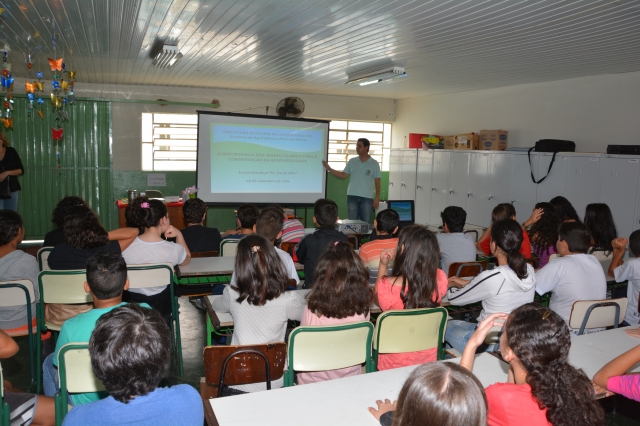 Alunos da Escola Doutor Paulo Zillo participam de palestra sobre mata ciliar e biodiversidade