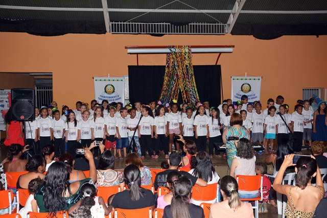 Alunos da Escola Ézio Paccola durante a apresentação do coral no Fórum contra as Drogas