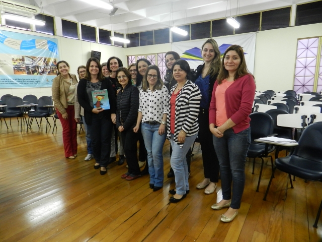 Gestores passam por formação com o Instituto Avisa Lá