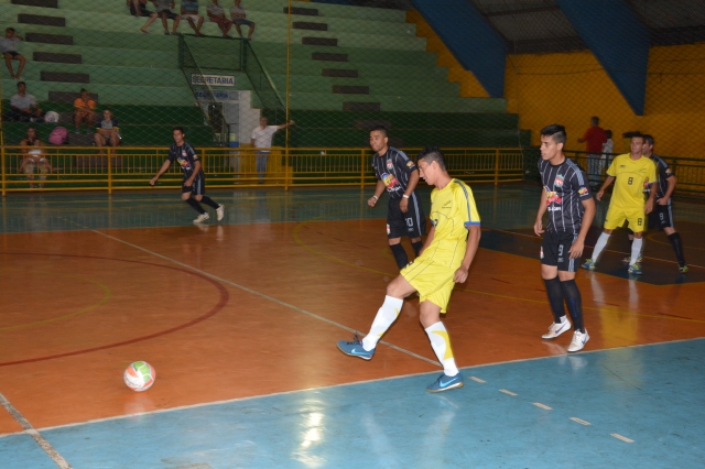 UME Açai (amarelo) decide o título no Ginásio Tonicão