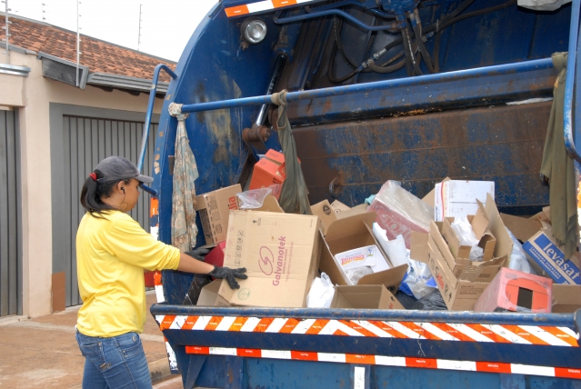 Coleta de lixo está mantida no feriado de 12 de Outubro em todos os bairros