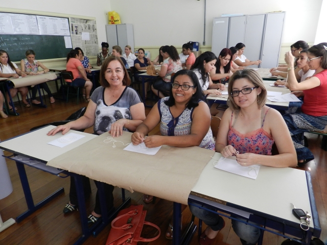 Os profissionais participaram de várias oficinas, na Escola Esperança de Oliveira