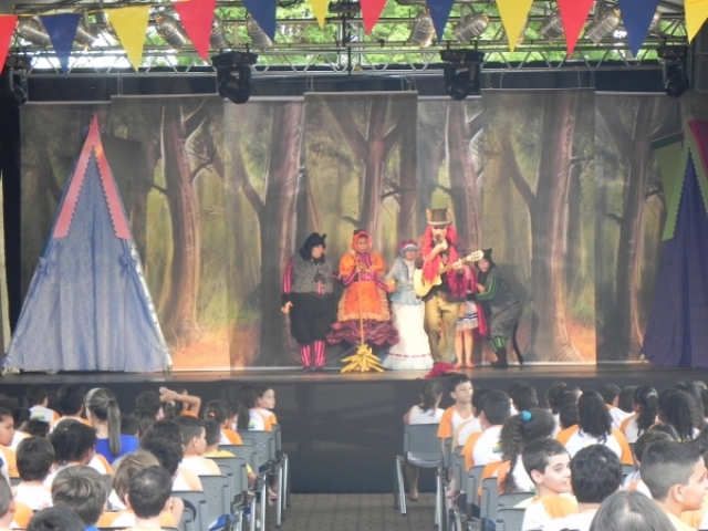 Teatro e contação de histórias integram a programação