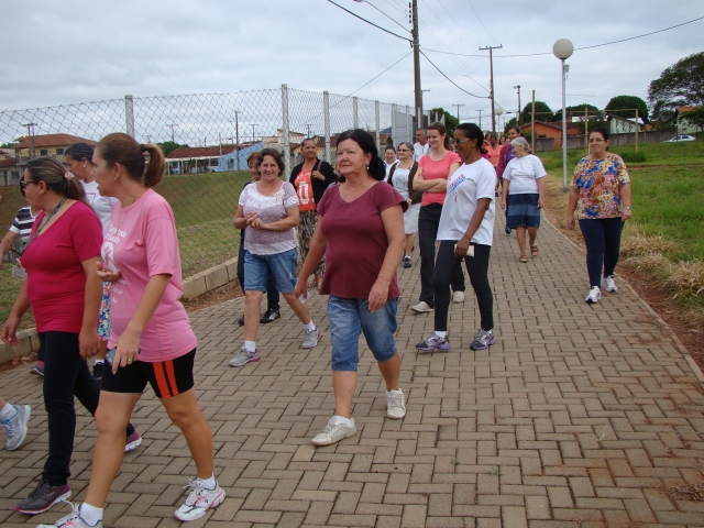Comunidade do Núcleo se despede do Outubro Rosa com caminhada