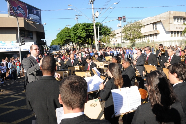 Concerto tem início às 21h e marca os 20 anos de existência do grupo
