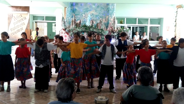 Um dos momentos da apresentação realizada no Asilo