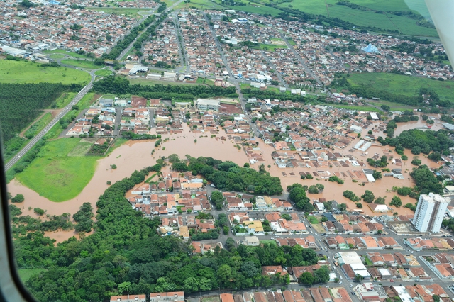 A Prefeitura lembra que ninguém está autorizado a arrecadar doações em dinheiro