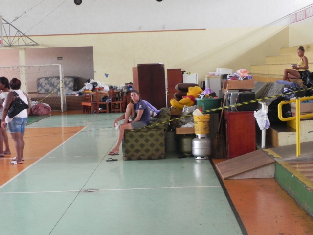 Doação de água e roupas íntimas novas podem ser levadas ao ginásio do Tonicão