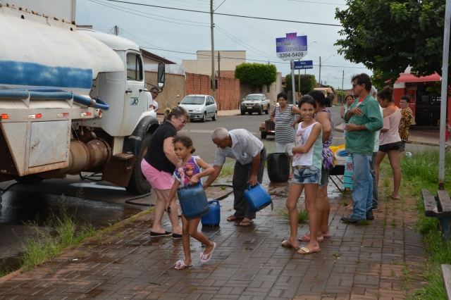 Distribuição de água está sendo feita das 6h às 22h00