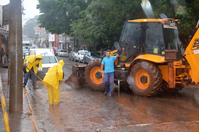 Trabalho prossegue no final de semana
