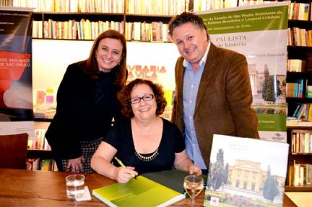 Laura com a escritora Denyse e o diretor de Cultura, Nilceu