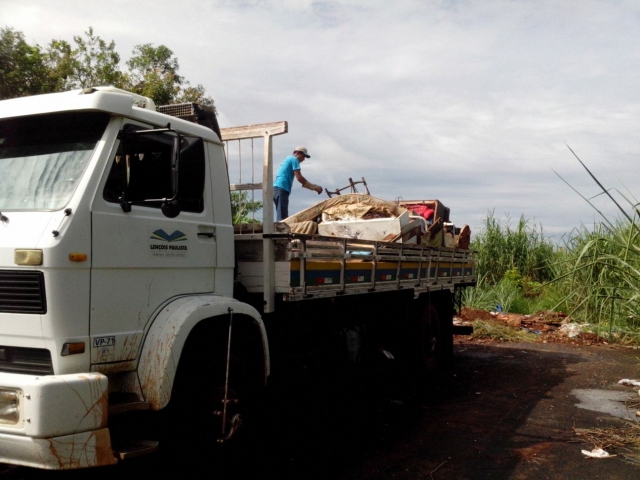 Caminhão começa recolher inservíveis às 7h