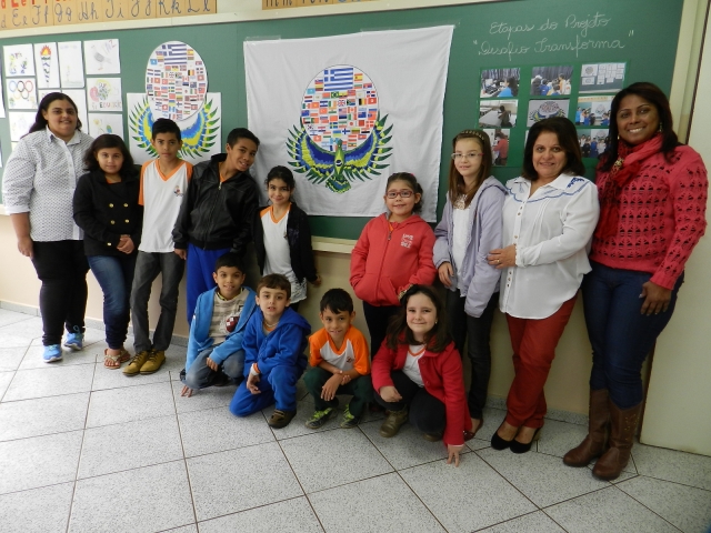Escola promove campanha para que lençoenses votem na bandeira criada pelos alunos, que estará presente nos Jogos Olímpicos Rio 2016