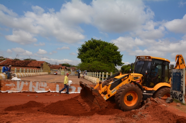 Nesta semana, máquinas trabalham na compactação do solo