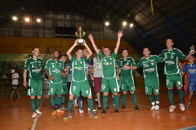 Atletas do União Esporte comemoram título da Copa Lençóis de Futsal