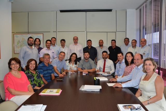 Prefeito Anderson Prado durante a reunião com a equipe do novo Governo