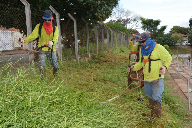 Manutenção está sendo feita no entorno e no gramado do estádio