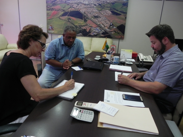O prefeito Prado e o presidente da Câmara, Manoel dos Santos, definiram o cronograma da viagem