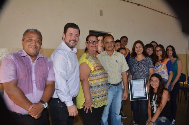 Alunos venceram Desafio Faça Acontecer e escola foi homenageada
