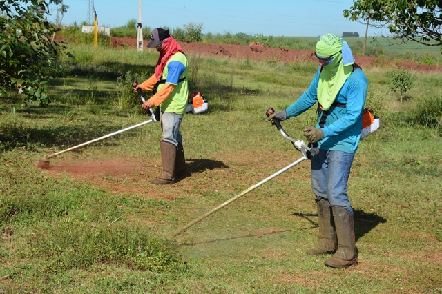 Limpeza de praças no Jardim Itamaraty teve início nesta terça-feira (07)