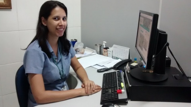 A assistente social Josiane Alves Martines, que está à frente dos dois projetos