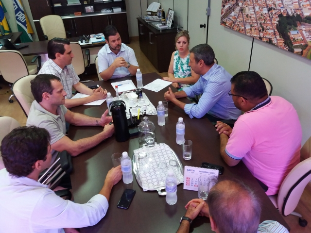 Prefeito Anderson Prado recebeu o deputado federal Ricardo Izar no sábado, em seu gabinete