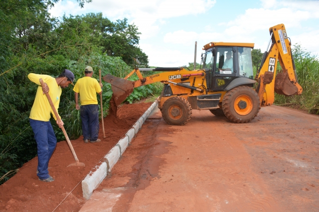 Servidores durante a execução de reparos na LEP 454