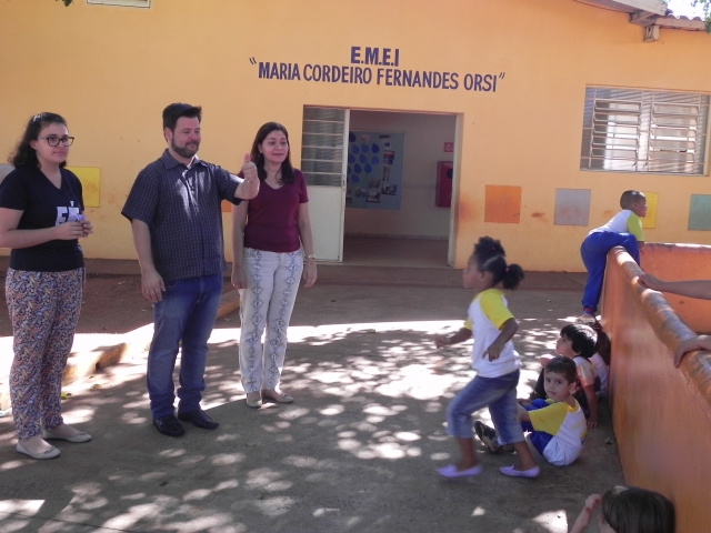 O prefeito esteve na escola infantil Maria Cordeiro e conversou com alunos e professores
