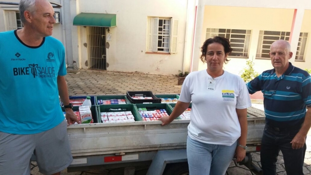 Leite foi doado para entidades do município e as Diretorias de Saúde e Assistência e Promoção Social