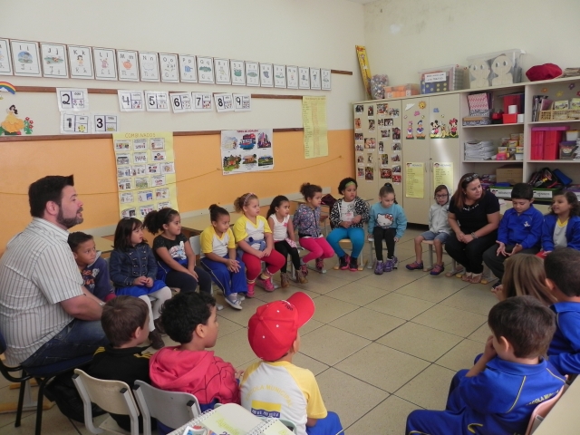 Na escola Monteiro Lobato, o prefeito participou de uma reunião com os alunos