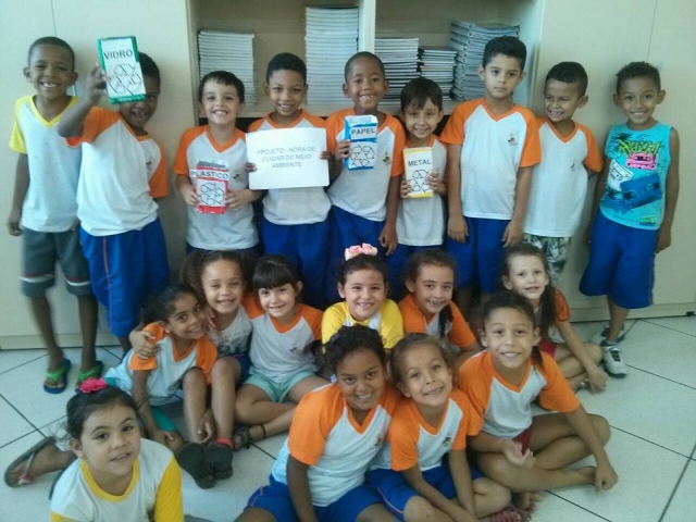 Alunos da escola municipal Maria Tereza Jacon durante projeto voltado ao meio ambiente