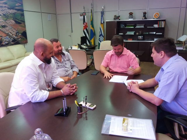 Prefeito assina concessão de área para instalação da TGP e ampliação da Isopaulista