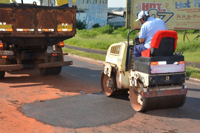 Diretoria de obras usou 145 toneladas de massa asfáltica para tapa buracos e 82 toneladas de massa asfáltica quente para recape nestes 100 dias