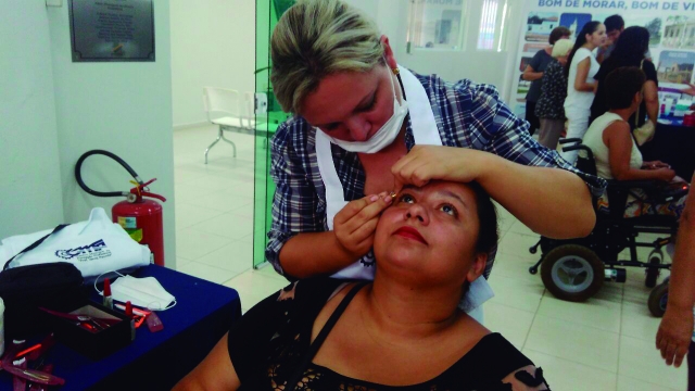 Alunas do CMFP participam do primeiro dia de atividades atendendo a comunidade na BMOL